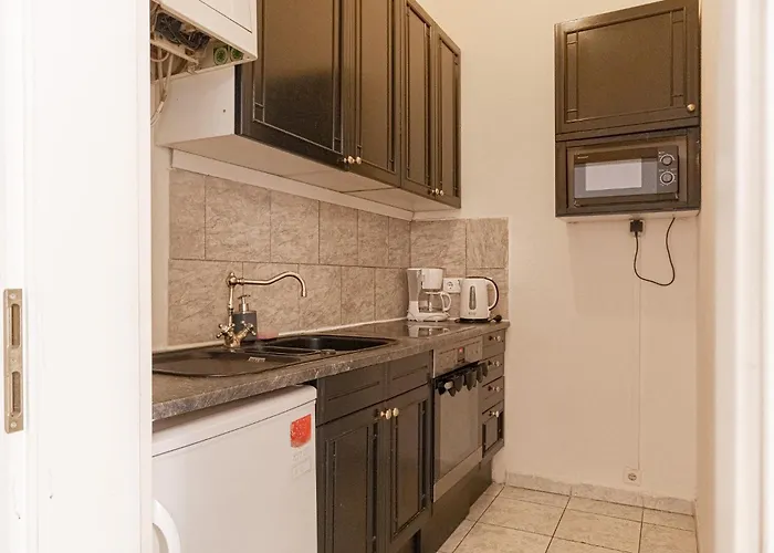 Affordable 2br, Perfect Location & Well Connected *