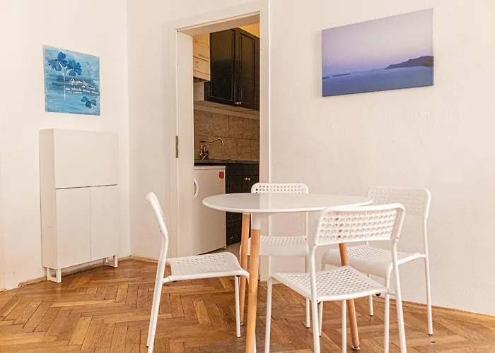Affordable 2br, Perfect Location & Well Connected * Wenen