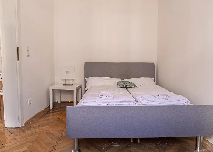 Affordable 2br, Perfect Location & Well Connected Appartement *