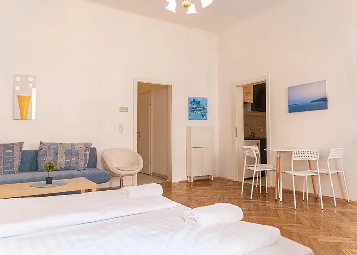 Affordable 2br, Perfect Location & Well Connected Appartement *